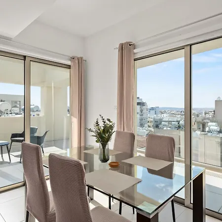 Downtown 2 Bedroom Penthouse Ларнака