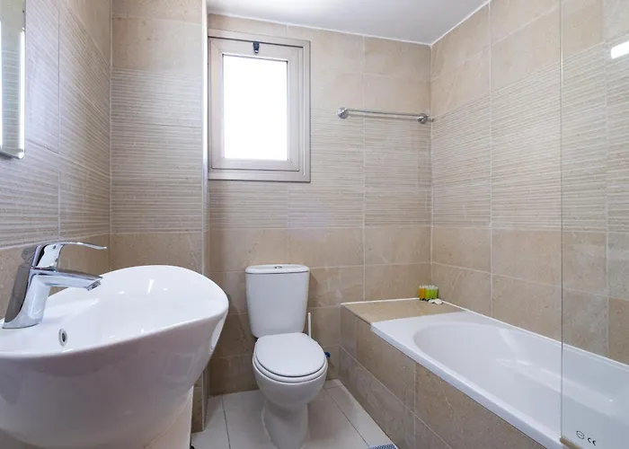 Downtown 2 Bedroom Penthouse Apartment *