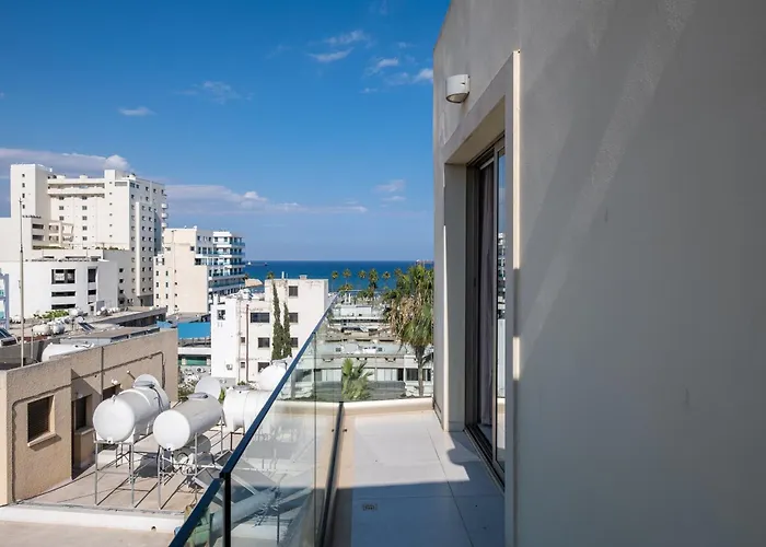 Downtown 2 Bedroom Penthouse Apartment Larnaka