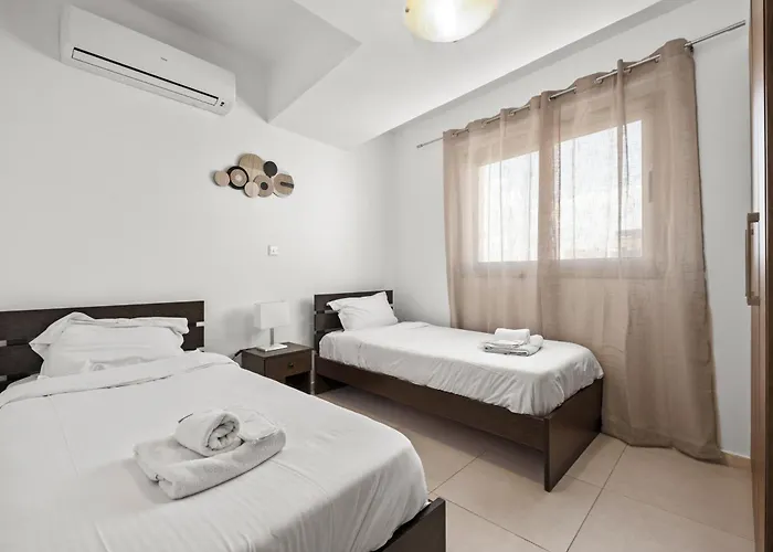 Downtown 2 Bedroom Penthouse Apartment Larnaka