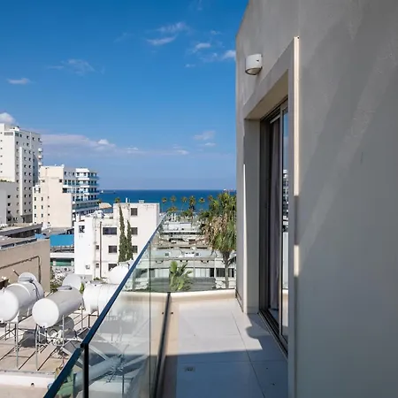 Downtown 2 Bedroom Penthouse Appartamento Larnaca